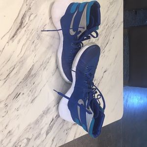 Nike hyperdunk basketball shoes